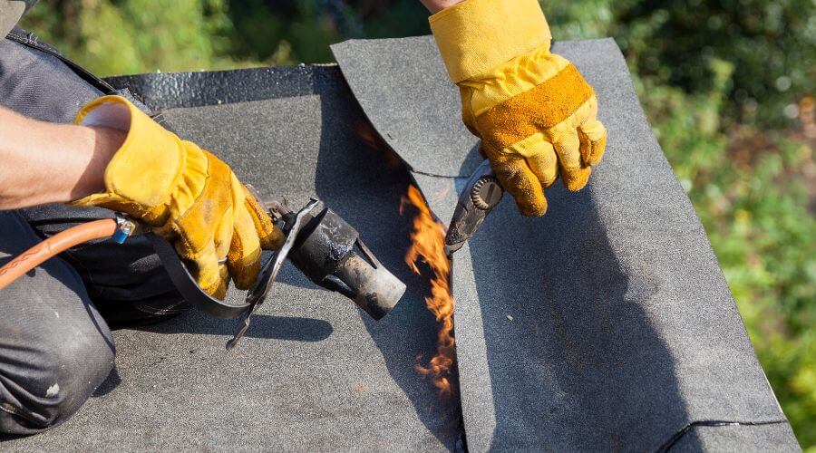Professional gutter cleaning in Compton, AR